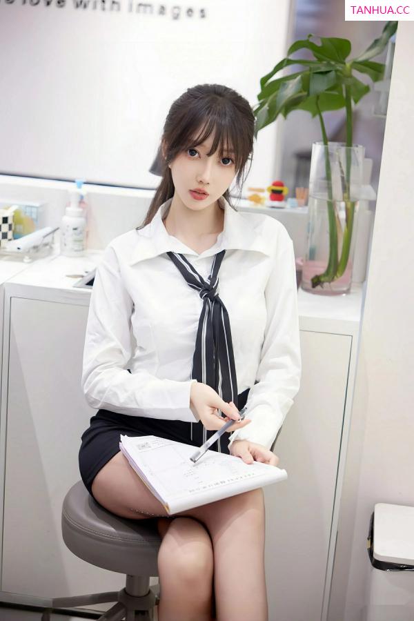 玥儿玥  [XiuRen]高清写真图 2025.08.11 No.10636 玥儿玥er OL服饰第10张图片